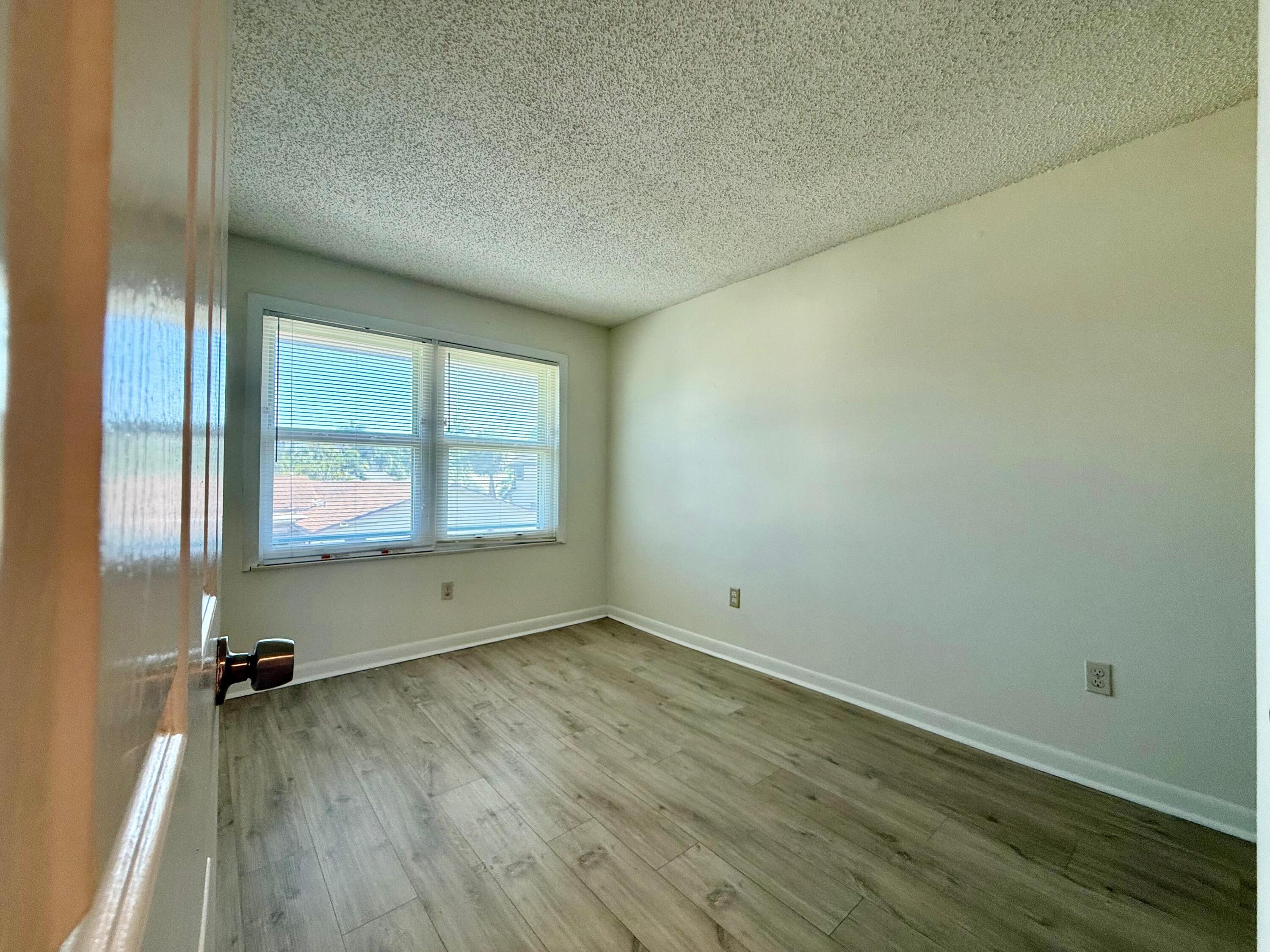 323 Gulfstream Road Dania Beach, FL 33004 - Photo 6 of 16 WhatsApp Image 2026-05-03 at 21.26.04 (3