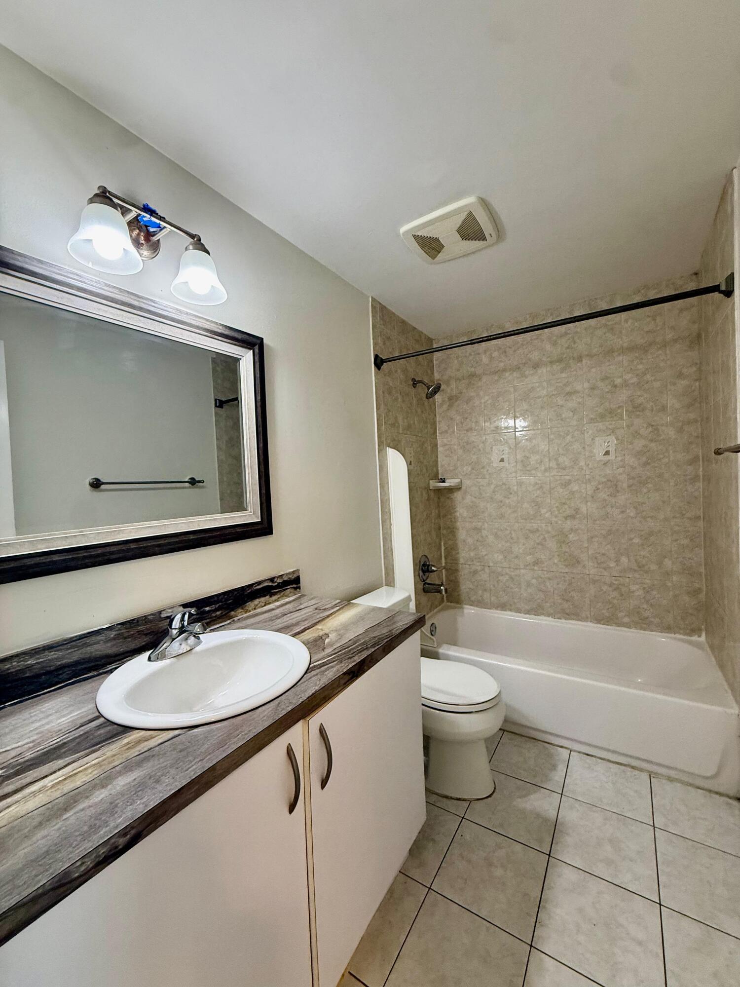 323 Gulfstream Road Dania Beach, FL 33004 - Photo 7 of 16 WhatsApp Image 2026-05-03 at 21.26.04