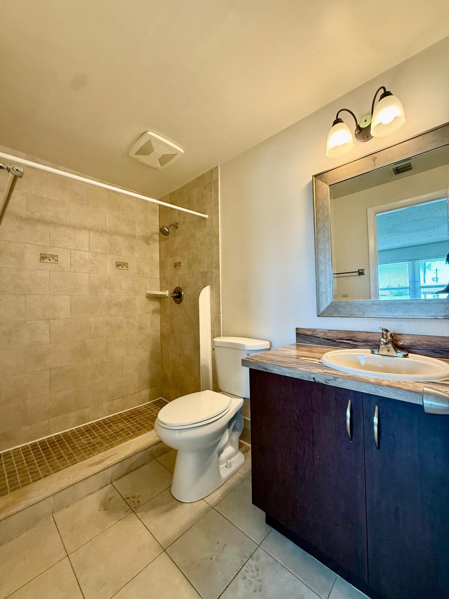 323 Gulfstream Road Dania Beach, FL 33004 - Photo 9 of 16 WhatsApp Image 2026-05-03 at 21.26.04 (1