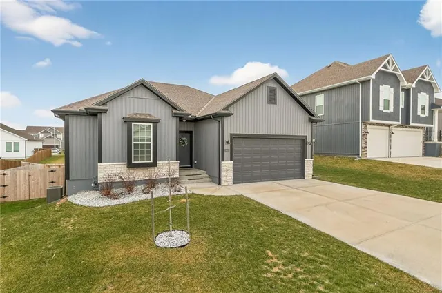 $505,000 | 3925 Northwest 95th Terrace, Kansas City, MO 64154