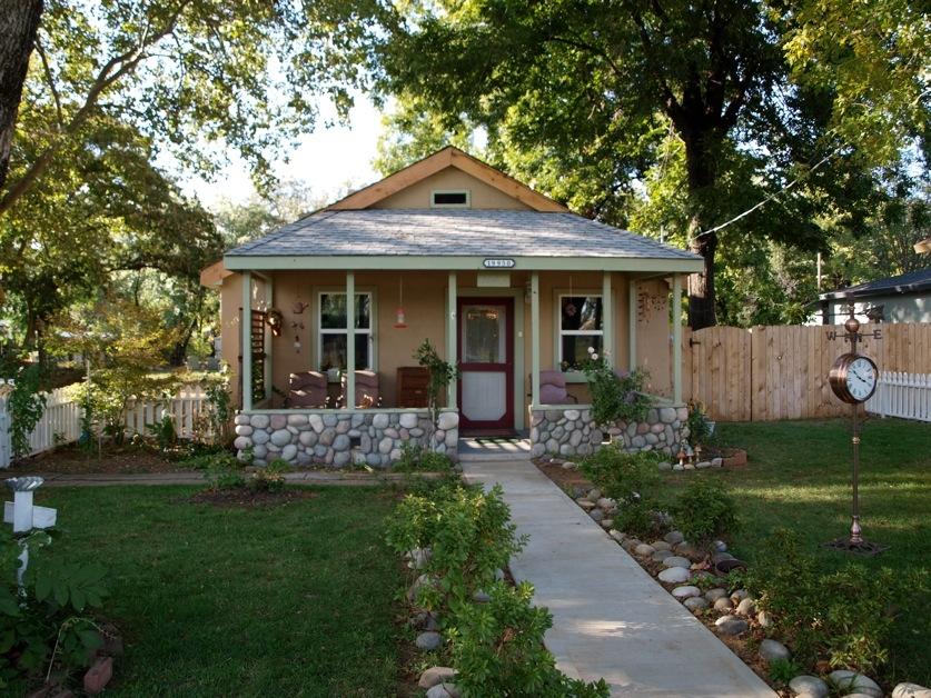 19950 Loop Street Anderson, CA 96007 - Photo 1 of 10 Front