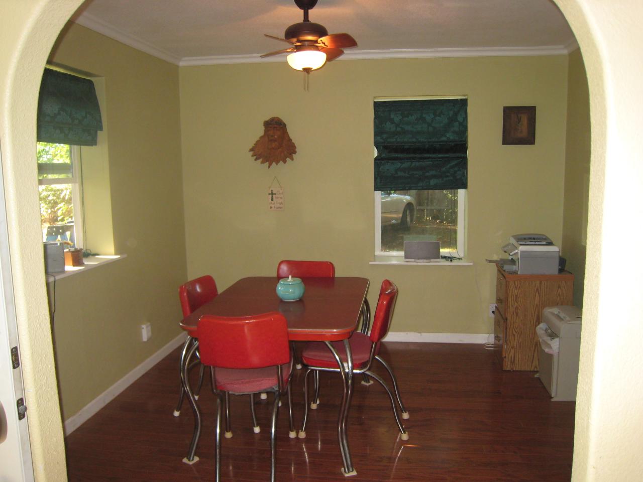 19950 Loop Street Anderson, CA 96007 - Photo 4 of 10 Dining Room