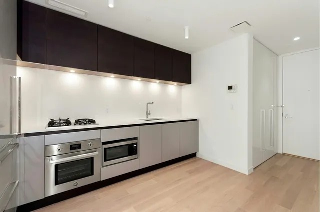 $6,750 | 540 West 49th Street, Unit 603N | Hell's Kitchen