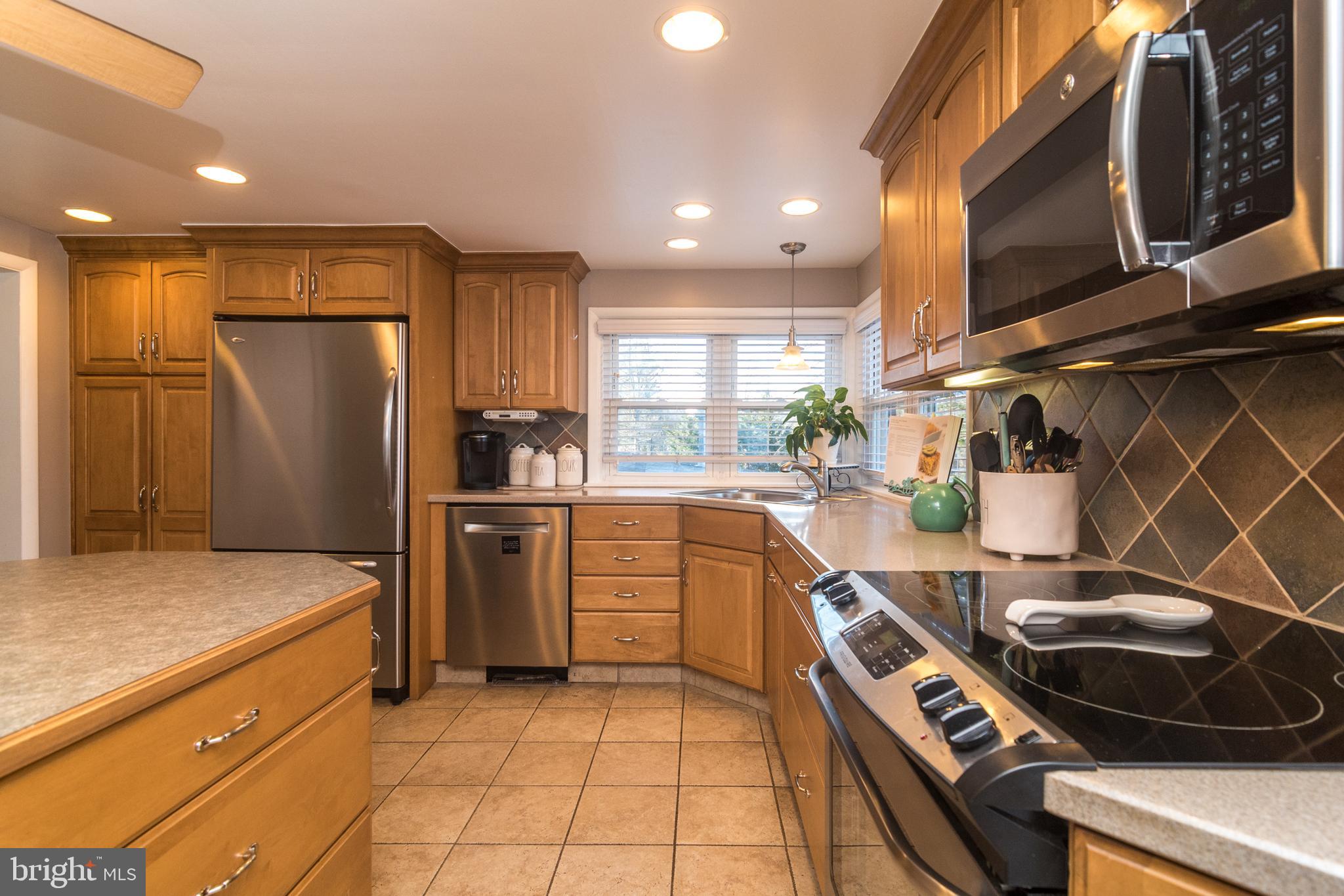 2393 Upper Barness Road Warrington, PA 18976 - Photo 14 of 45 Smooth top electric range