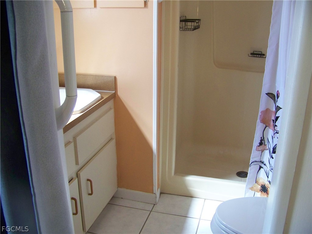 15550 Burnt Store Road, Unit 72 Punta Gorda, FL 33955 - Photo 33 of 50 a bathroom with a bathtub and shower