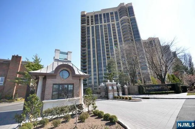 $3,500 | 900 Palisade Avenue, Unit 8B, Fort Lee, NJ 07024