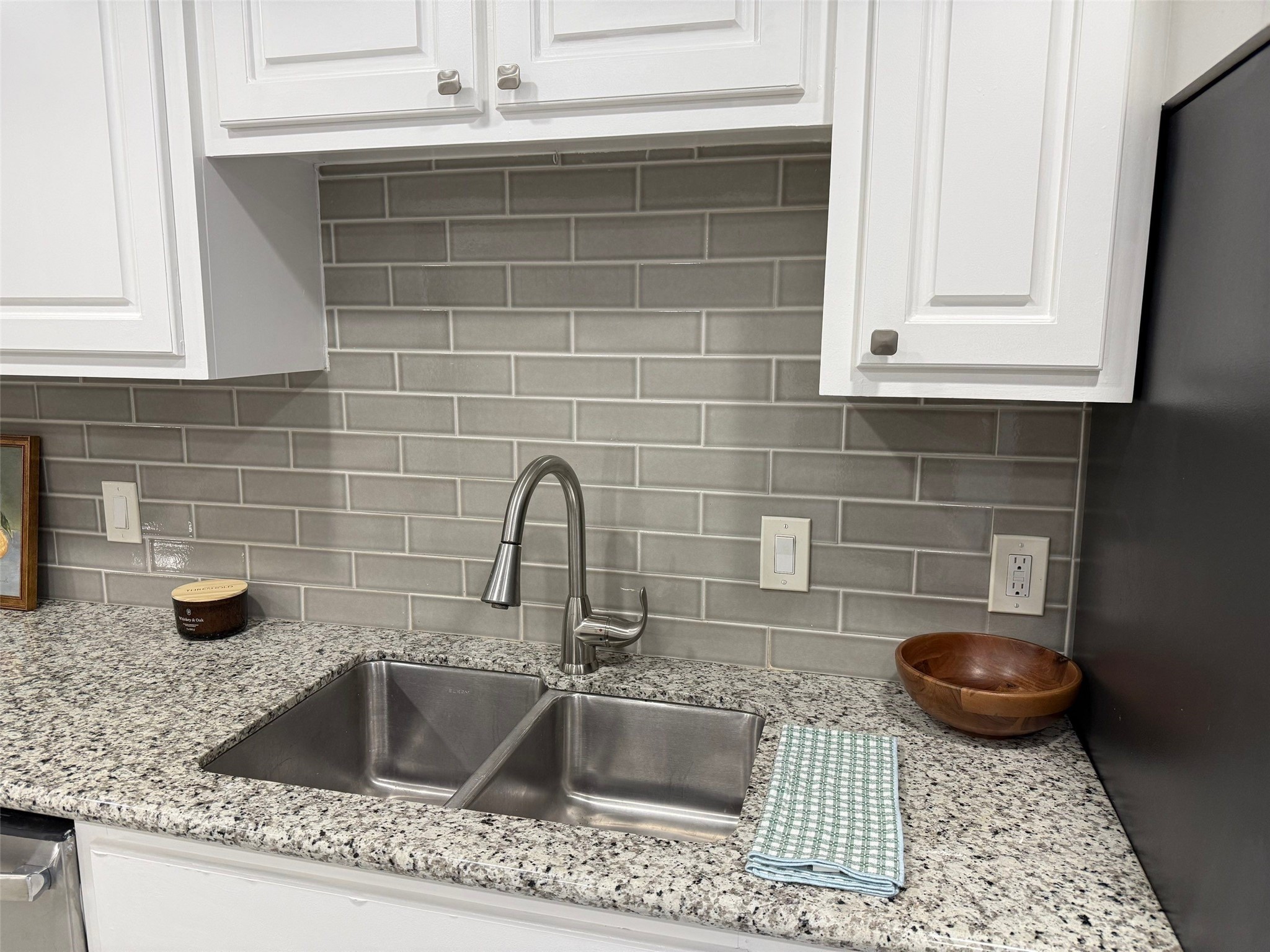 9626 Magnolia Ridge Drive Houston, TX 77070 - Photo 15 of 40 a kitchen with a sink and a stove
