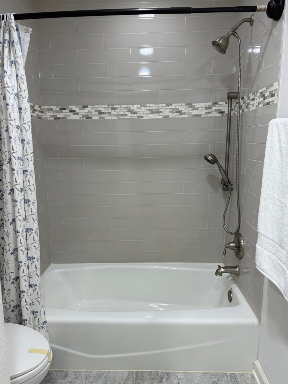 9626 Magnolia Ridge Drive Houston, TX 77070 - Photo 21 of 40 a bathroom with a shower and a toilet