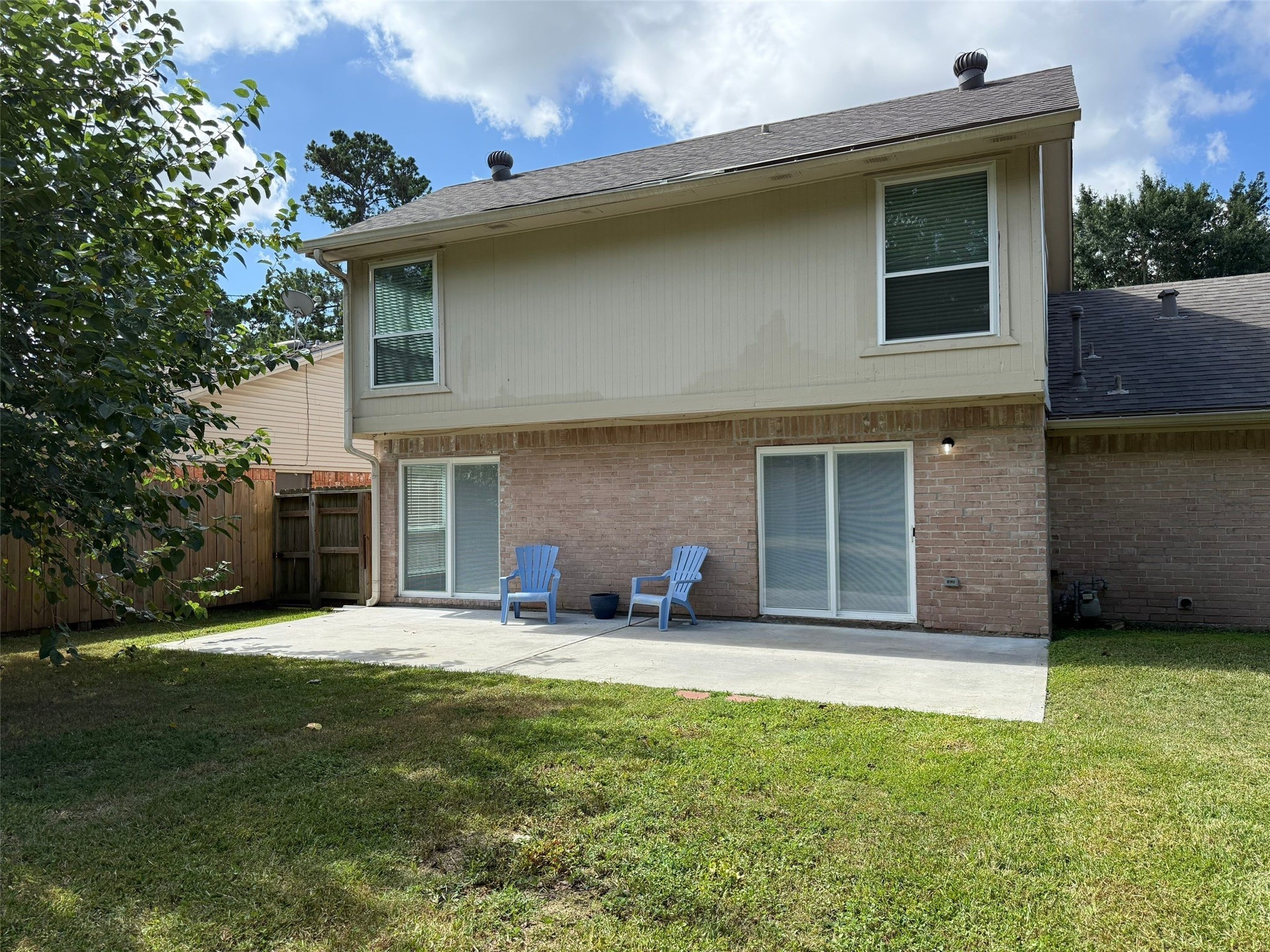 9626 Magnolia Ridge Drive Houston, TX 77070 - Photo 35 of 40 a front view of a house with a yard and garage