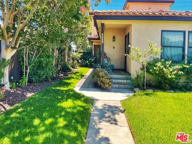 a view of a house with backyard and sitting area