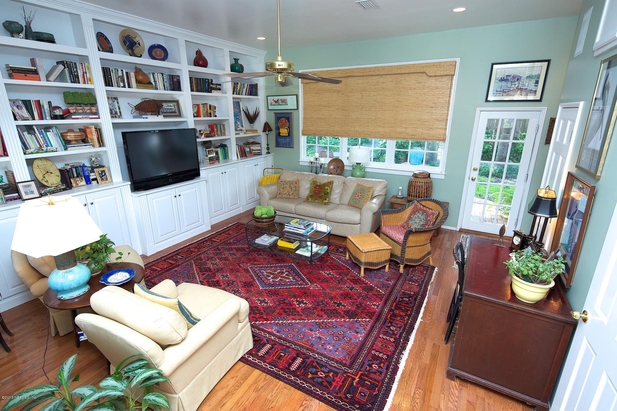 1138 Greenridge Road Jacksonville, FL 32207 - Photo 17 of 36 a living room with furniture and a flat screen tv