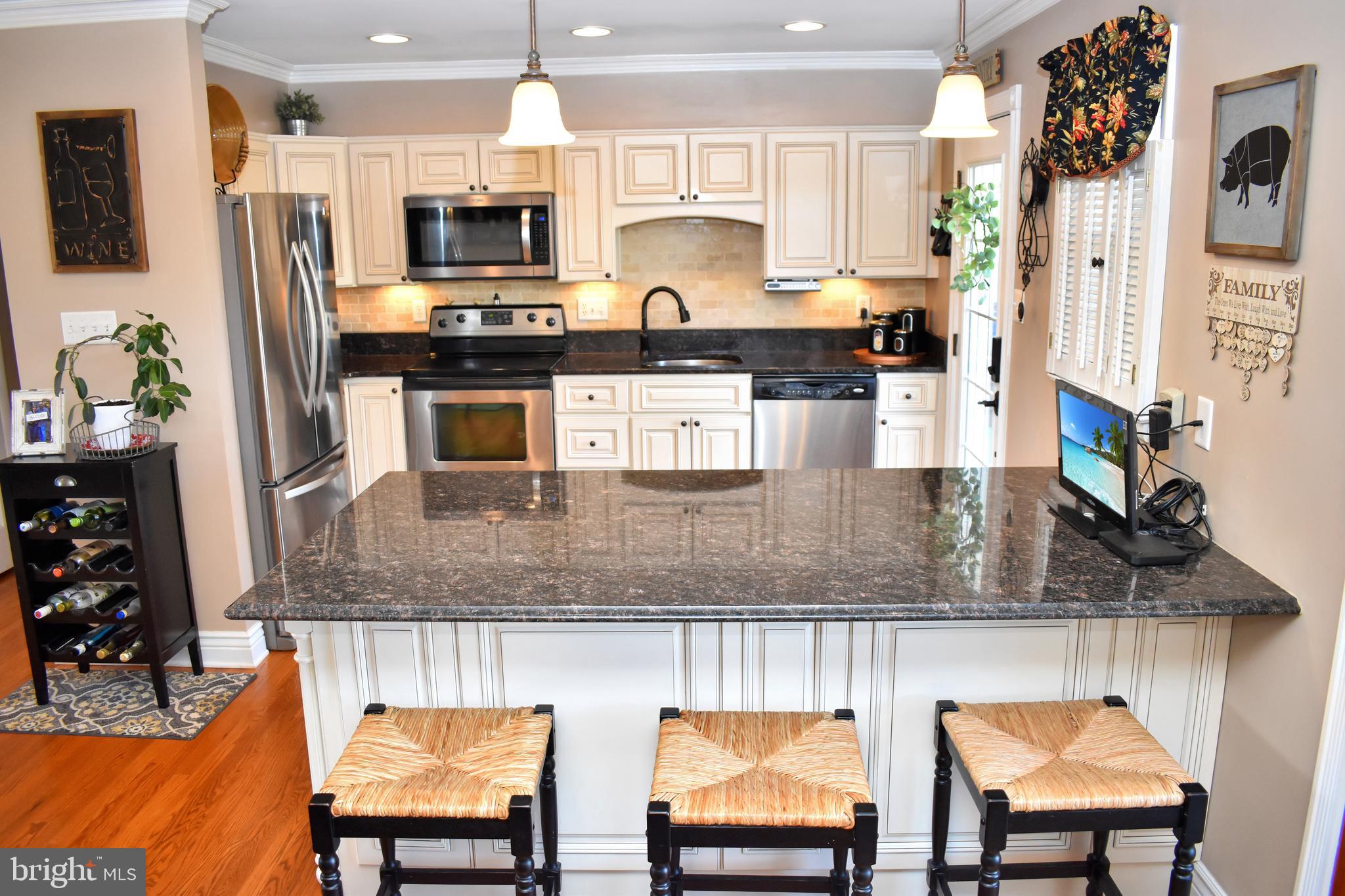 120 Kingbrook Road Linthicum Heights, MD 21090 - Photo 6 of 42 Counter Height Seating