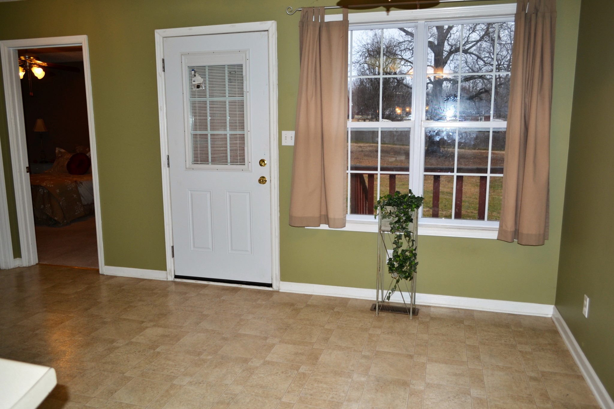 80 Eastridge Road Fayetteville, TN 37334 - Photo 15 of 43 an empty room with windows