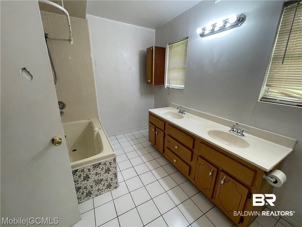 2303 Club House Road Mobile, AL 36605 - Photo 9 of 18