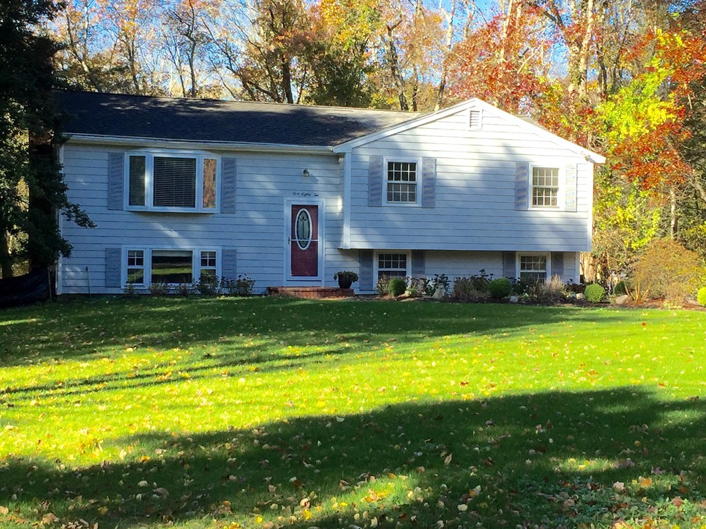 182 Old Farm Road Hanover, MA 02339 - Photo 1 of 23 Gallery Image 1