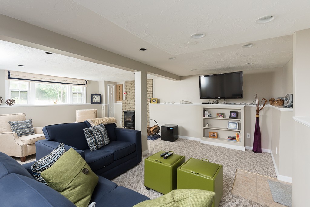 182 Old Farm Road Hanover, MA 02339 - Photo 19 of 23 Gallery Image 19