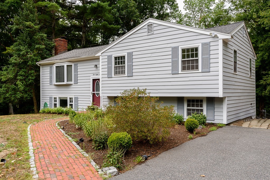 182 Old Farm Road Hanover, MA 02339 - Photo 2 of 23 Gallery Image 2