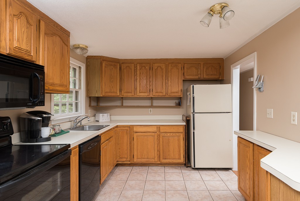 182 Old Farm Road Hanover, MA 02339 - Photo 9 of 23 Gallery Image 9