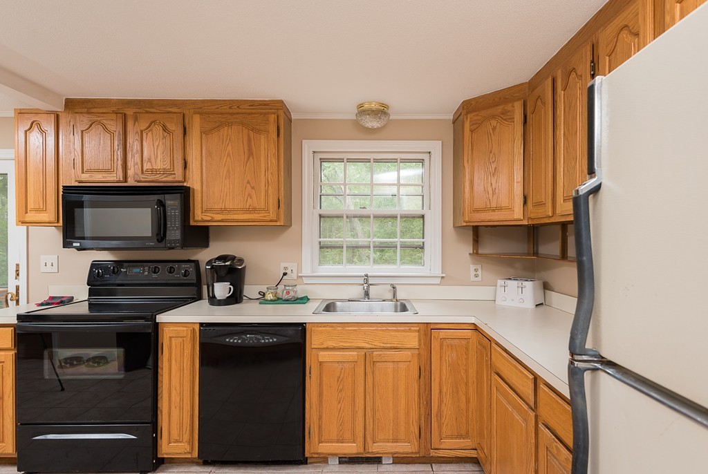 182 Old Farm Road Hanover, MA 02339 - Photo 10 of 23 Gallery Image 10