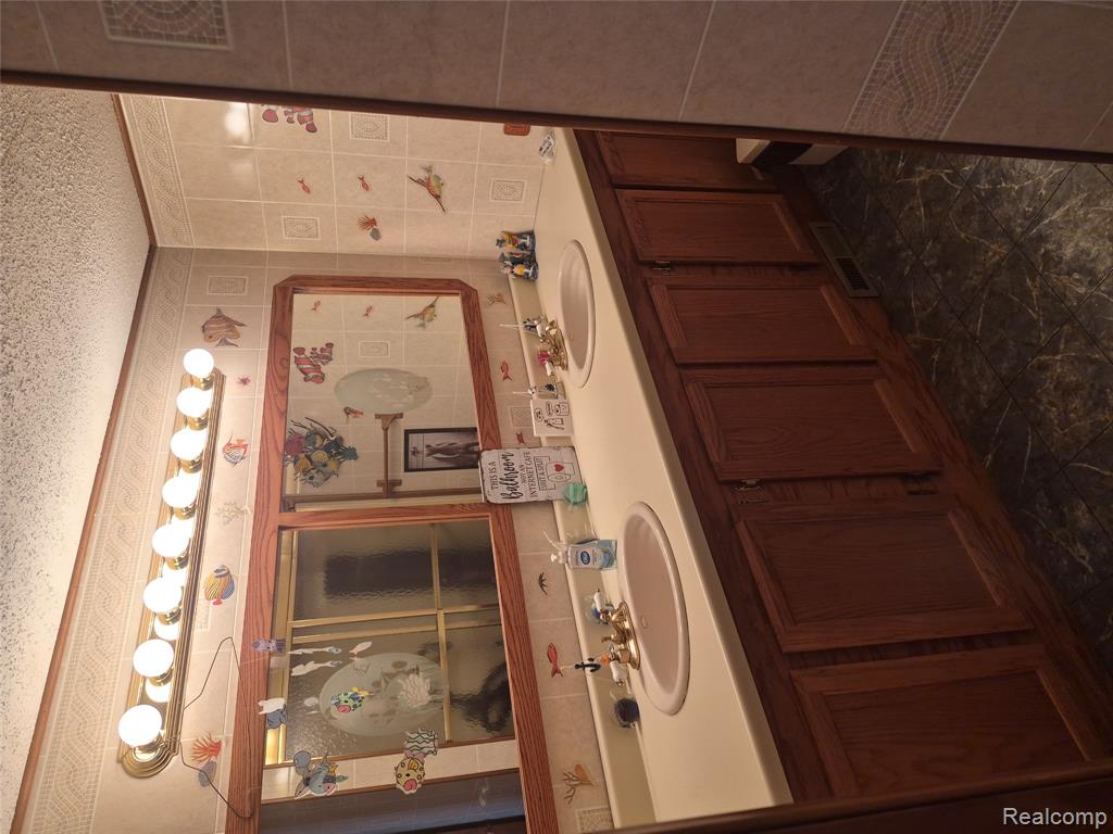 12849 South Delaney Road Perry, MI 48872 - Photo 17 of 34