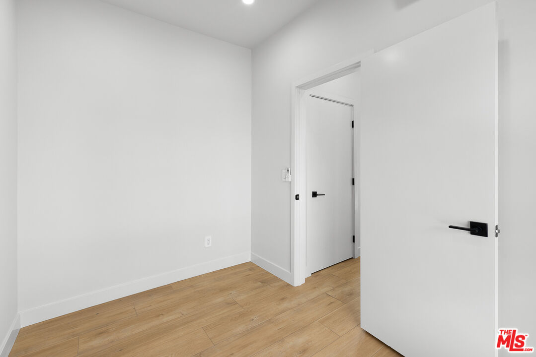 7229 Willoughby Avenue, Unit 8 Los Angeles, CA 90046 - Photo 13 of 14 a view of an empty room