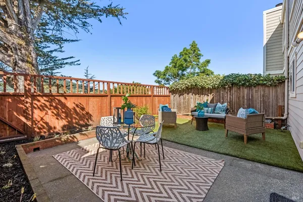 $995,000 | 125 Mariner Green Court, Corte Madera, CA 94925