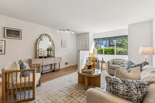 $995,000 | 125 Mariner Green Court, Corte Madera, CA 94925