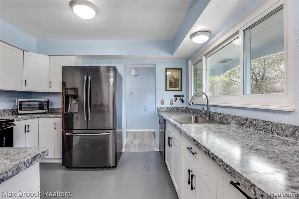 3263 West Maple Road Bloomfield Hills, MI 48301 - Photo 2 of 20