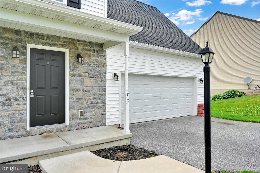 75 Ryan Lane Mount Wolf, PA 17347 - Photo 3 of 28