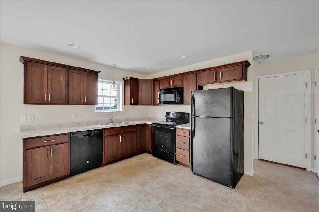 75 Ryan Lane Mount Wolf, PA 17347 - Photo 6 of 28