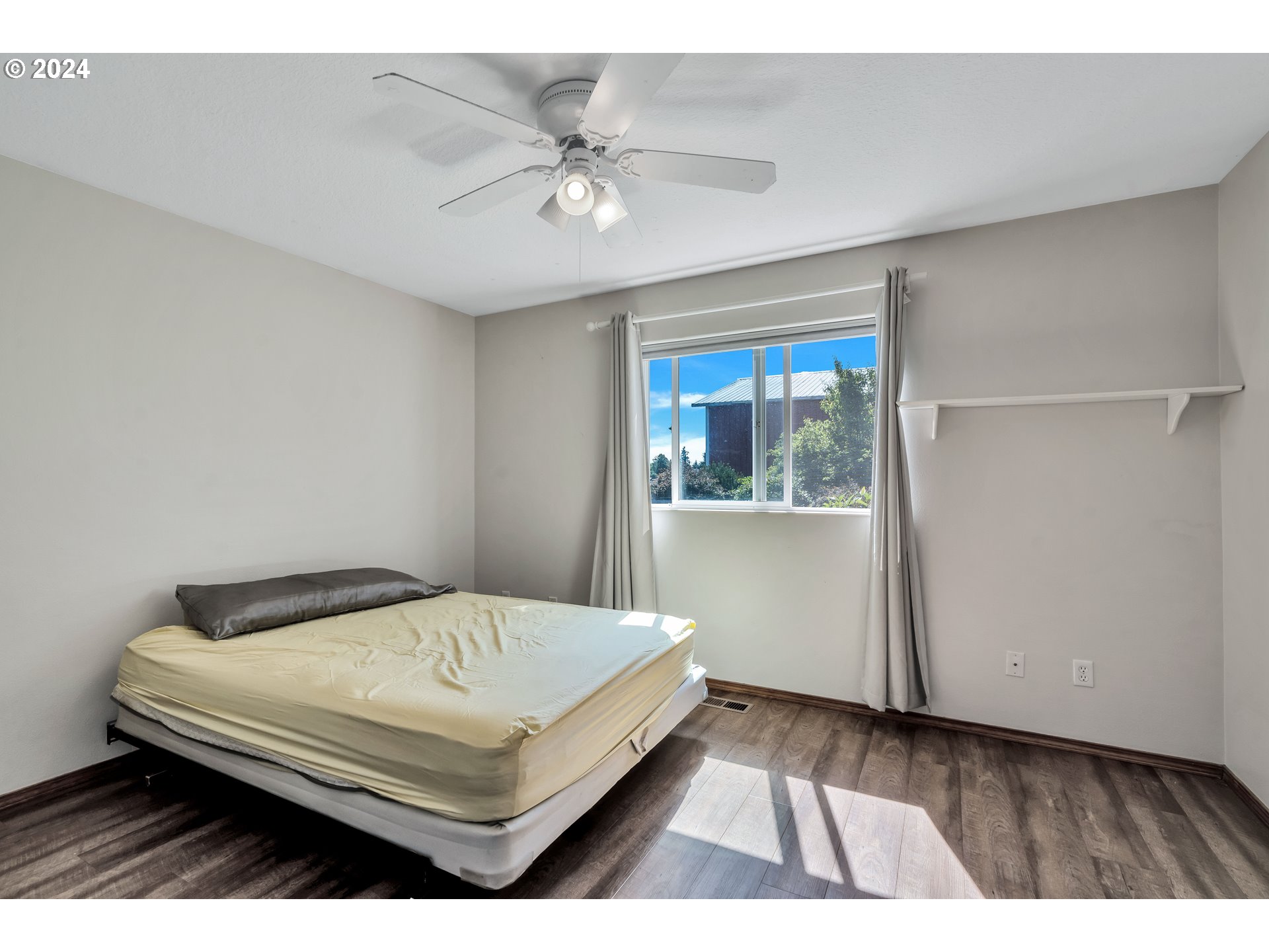 26400 Northeast 29th Avenue Ridgefield, WA 98642 - Photo 26 of 48 a bedroom with a bed and window