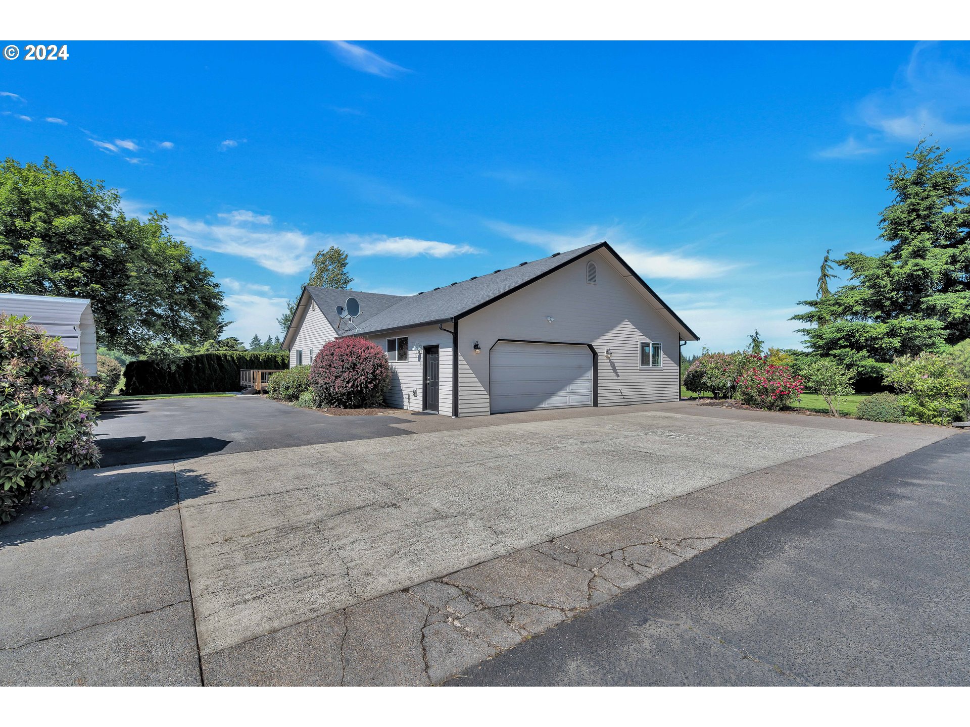 26400 Northeast 29th Avenue Ridgefield, WA 98642 - Photo 4 of 48 a front view of a house with a yard and garage