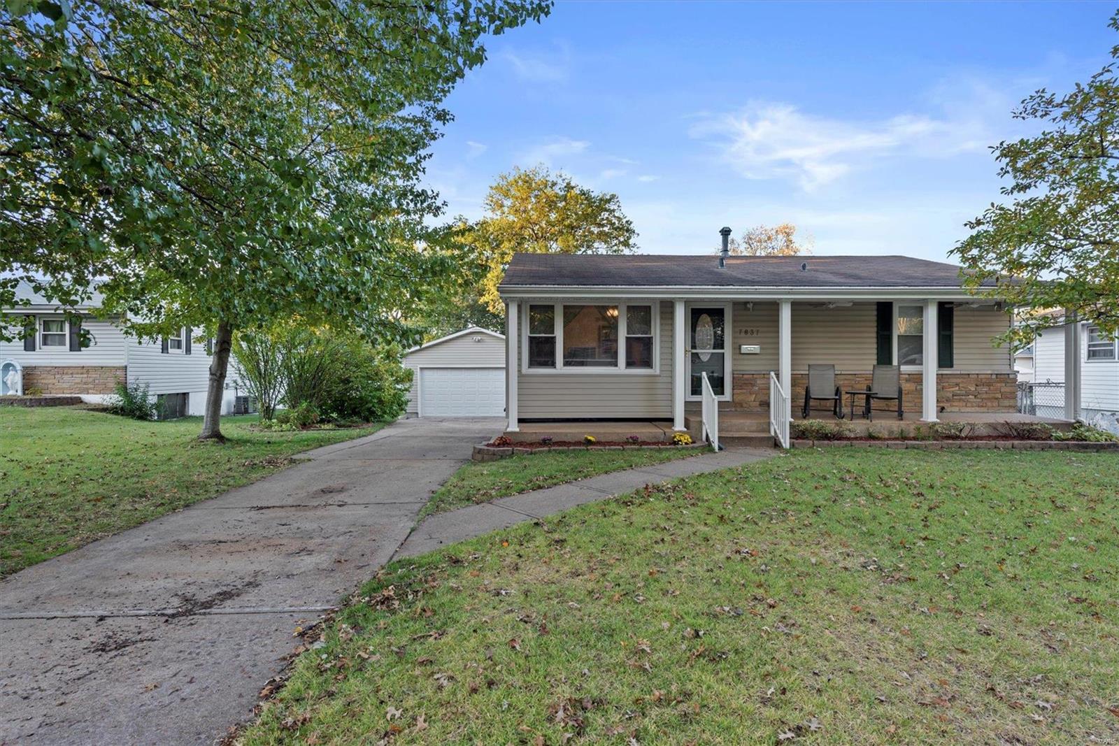 7837 Decatur Drive St. Louis, MO 63123 - Photo 3 of 28 Gallery Image 3
