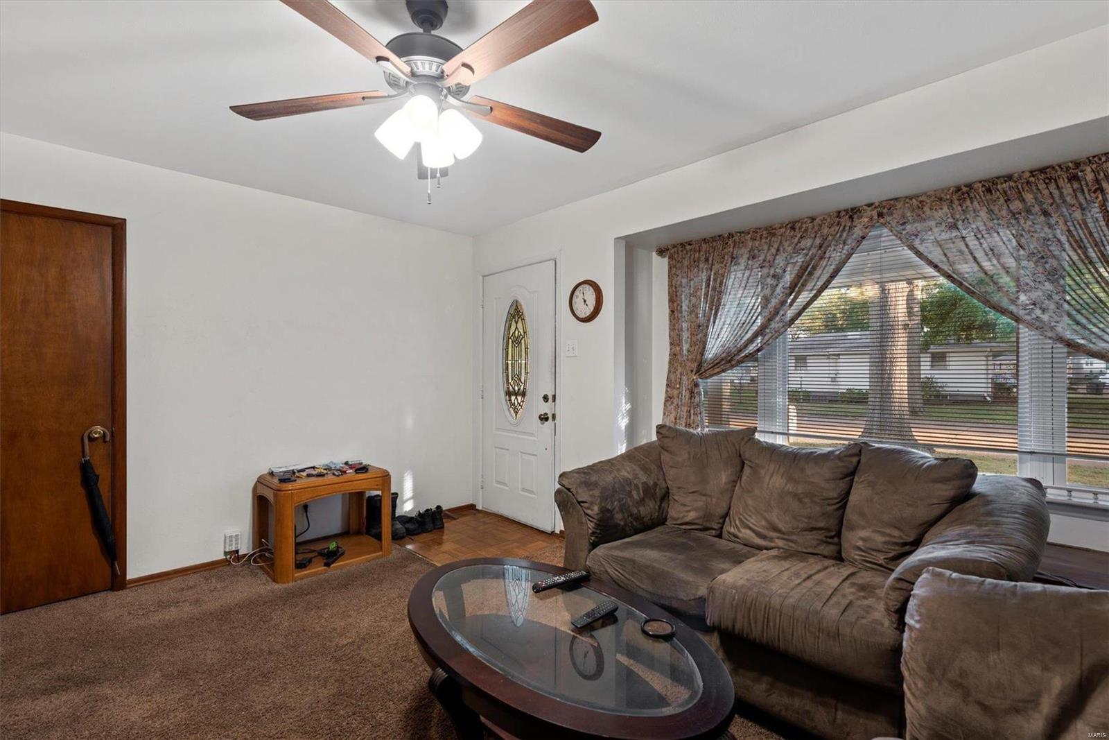7837 Decatur Drive St. Louis, MO 63123 - Photo 6 of 28 Gallery Image 6