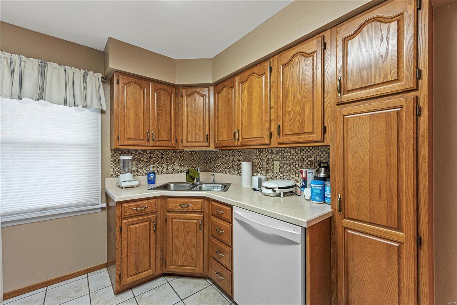 7837 Decatur Drive St. Louis, MO 63123 - Photo 8 of 28 Gallery Image 8