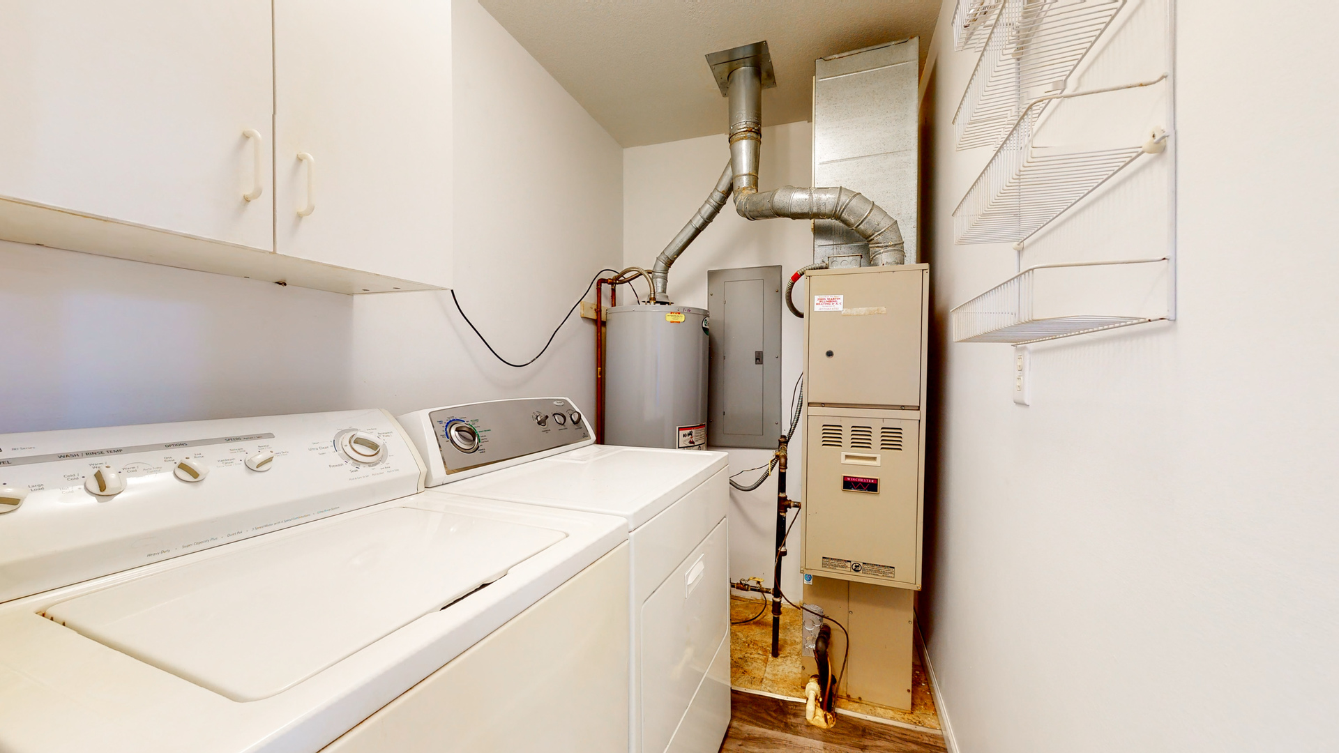 809 East 14th Street Georgetown, IL 61846 - Photo 18 of 52 a utility room with dryer and washer