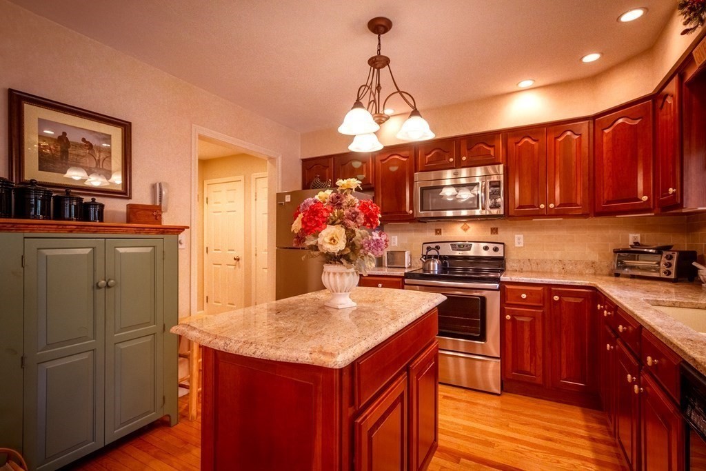 76 Willis Road Gardner, MA 01440 - Photo 9 of 27 Gallery Image 9