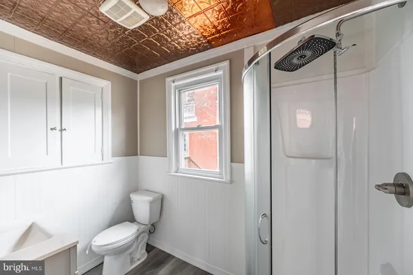 a bathroom with a toilet and a shower