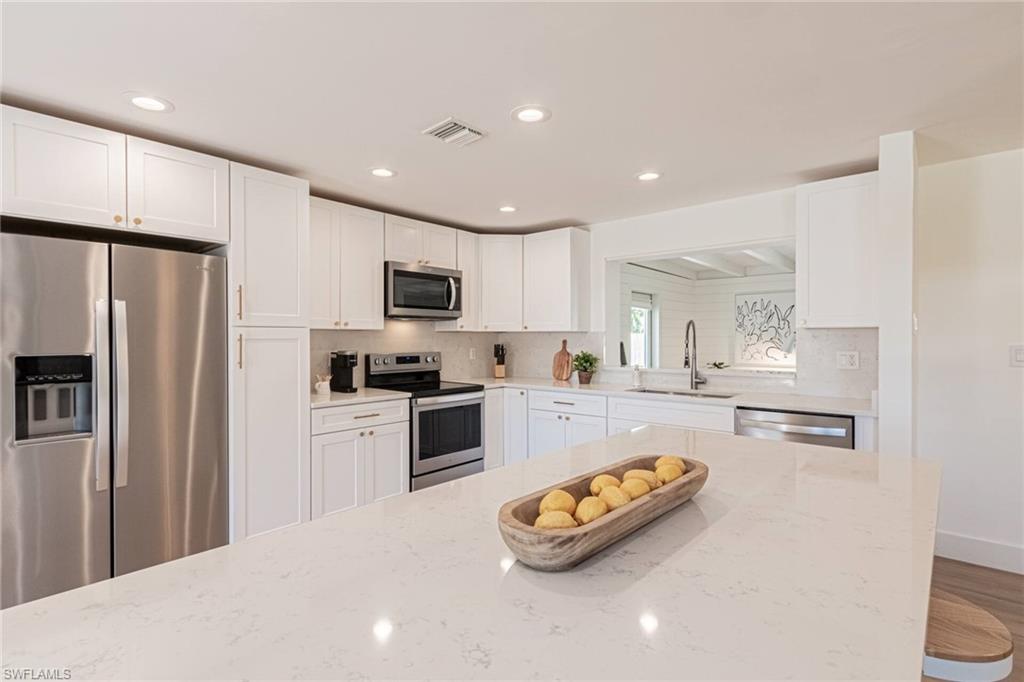 1530 Mandarin Road Naples, FL 34102 - Photo 11 of 44