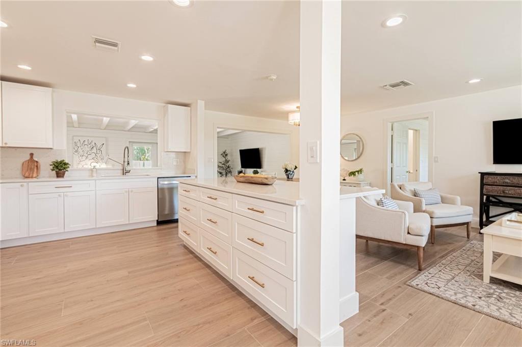 1530 Mandarin Road Naples, FL 34102 - Photo 14 of 44