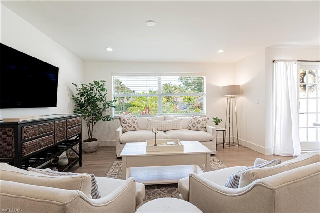 1530 Mandarin Road Naples, FL 34102 - Photo 4 of 44