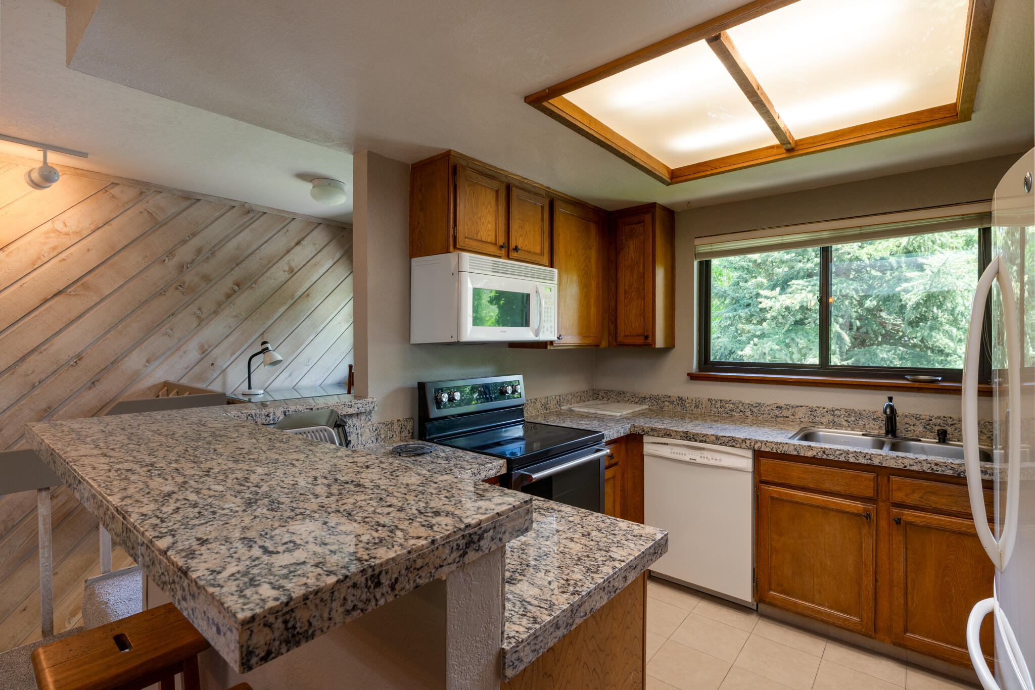 2698 Ridge Lane, Unit 2698 Sun Valley, ID 83353 - Photo 4 of 17 Kitchen