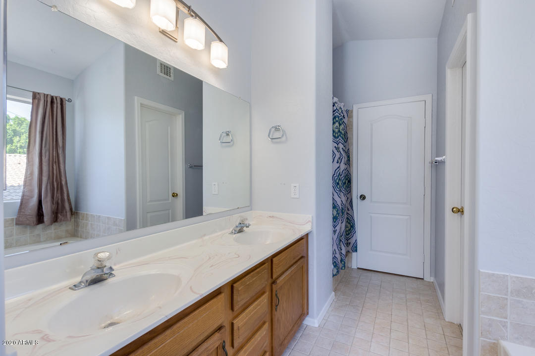 807 West Shellfish Drive Gilbert, AZ 85233 - Photo 23 of 48 Master Bath