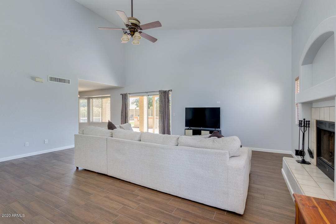 807 West Shellfish Drive Gilbert, AZ 85233 - Photo 8 of 48 Great Room