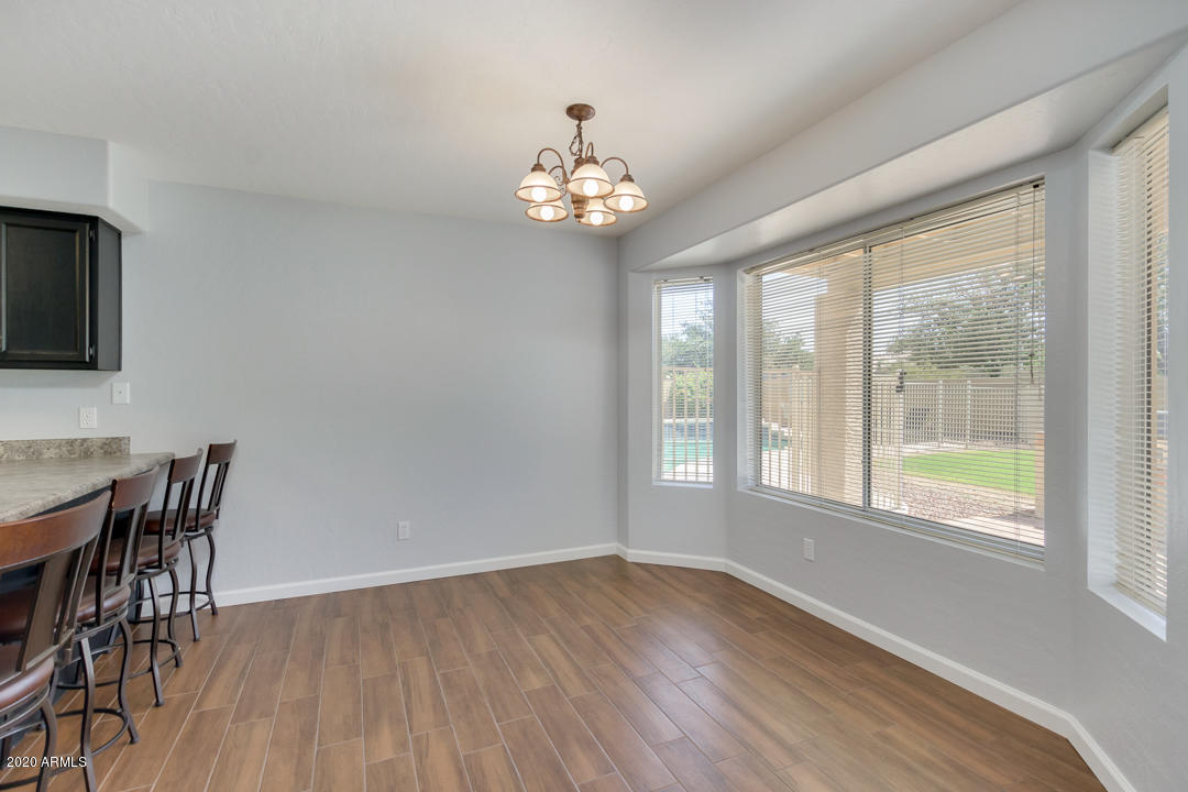 807 West Shellfish Drive Gilbert, AZ 85233 - Photo 10 of 48 Eat in Kitchen