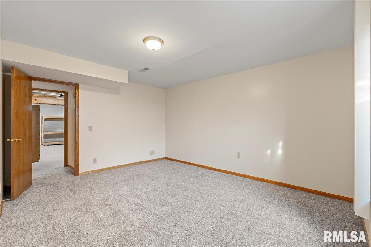 2605 Hunter Road Bettendorf, IA 52722 - Photo 39 of 54 Gallery Image 39