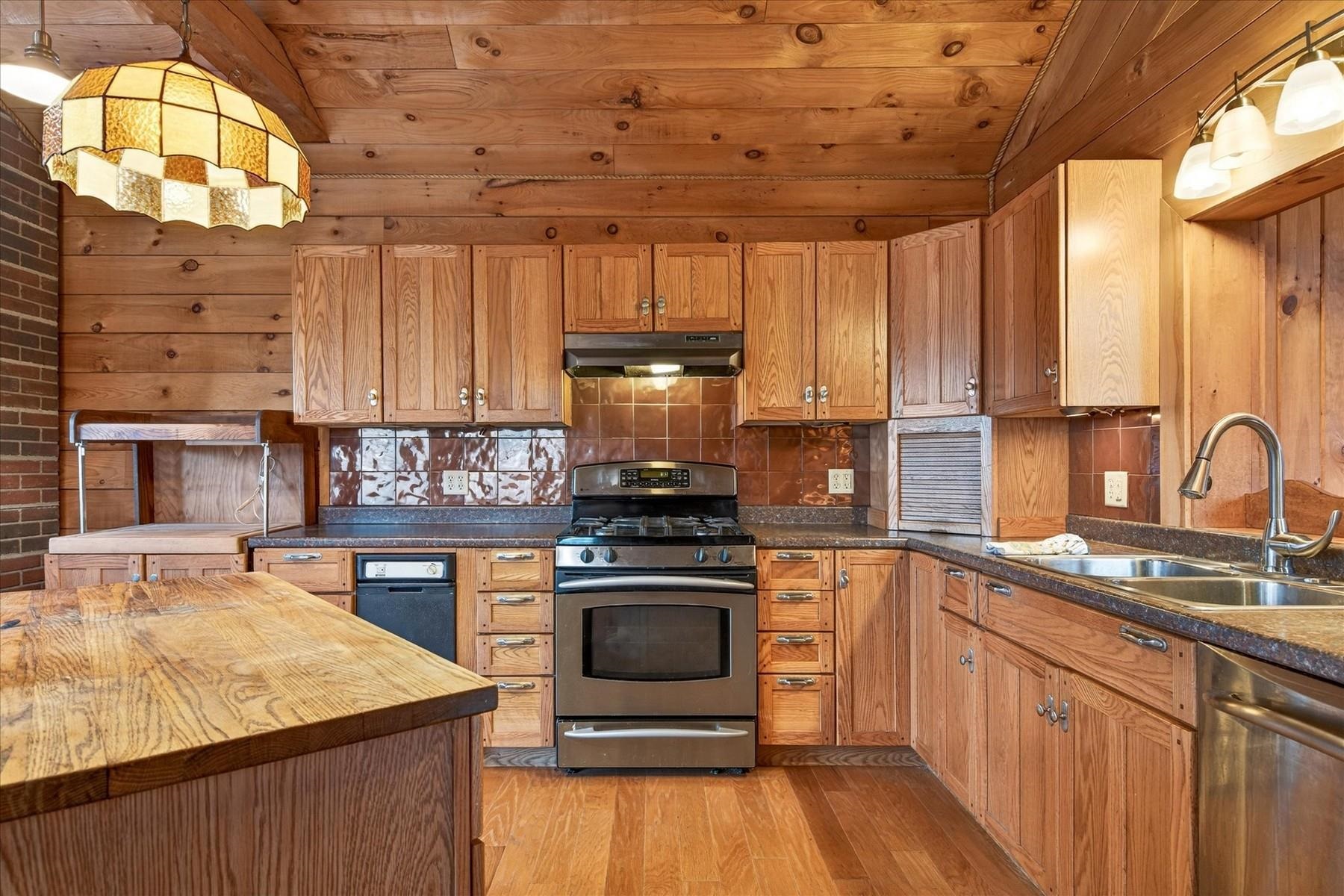 1350 Teer Road Clarendon, VT 05777 - Photo 16 of 53