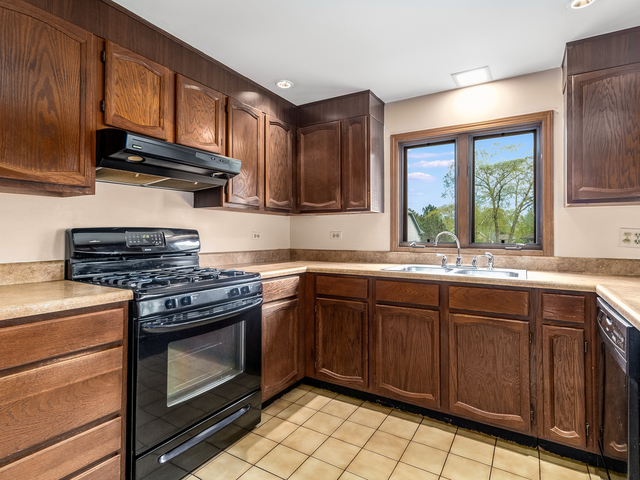 111 North Delany Road Gurnee, IL 60031 - Photo 10 of 23