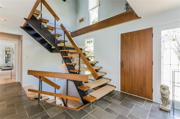 32 Crestwood Road Marblehead, MA 01945 - Photo 7 of 30 a view of entryway with stairs and furniture
