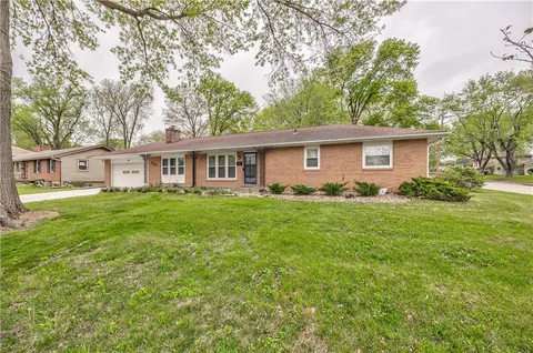$220,000 | 808 North Apache Drive, Independence, MO 64056